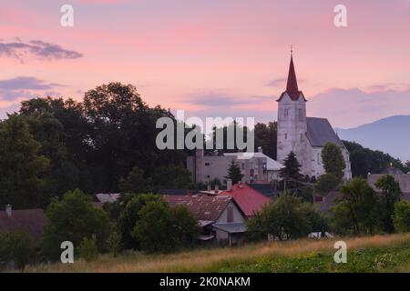 Chiesa gotica nel villaggio Turciansky Dur, regione Turiec, Slovacchia. Foto Stock