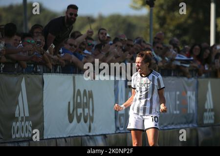 Juventus Training Center, Torino, 11 settembre 2022, Cristiana Girelli (Juventus Women) festeggia il traguardo durante Juventus FC vs Inter - FC Foto Stock