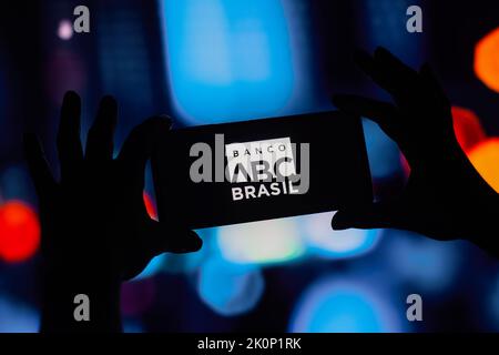 Brasile. 12th Set, 2022. In questa foto, il logo Banco ABC Brasil visualizzato su uno smartphone. (Foto di Rafael Henrique/SOPA Images/Sipa USA) Credit: Sipa USA/Alamy Live News Foto Stock