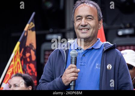 Bretigny sur Orge, Francia. 10th Set, 2022. Domenico Lucano, alias Mimmo Lucano, Sindaco di Riace (Italia), parla durante la Fete di Umanite. Foto Stock