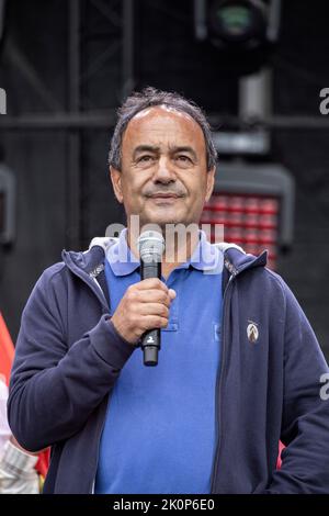 Bretigny sur Orge, Francia. 10th Set, 2022. Domenico Lucano, alias Mimmo Lucano, Sindaco di Riace (Italia), parla durante la Fete di Umanite. Foto Stock