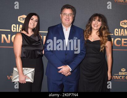 Nashville, US, 12 settembre 2022, Jenny Gill Van Valkenburg, vince Gill e Corrina Grant Gill in arrivo alla registrazione di CMT Giants: Vince Gill tenutasi presso il Fisher Center of Performing Arts di Belmont il 12 settembre 2022 a Nashville, Tennessee. © Tammie Arroyo / AFF-USA.com Foto Stock