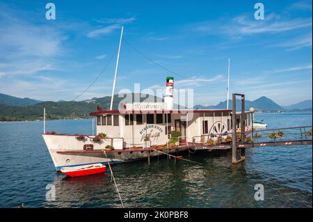 Ristorante sul lungolago, Feriolo, Piemonte, Italia, Europa Foto Stock