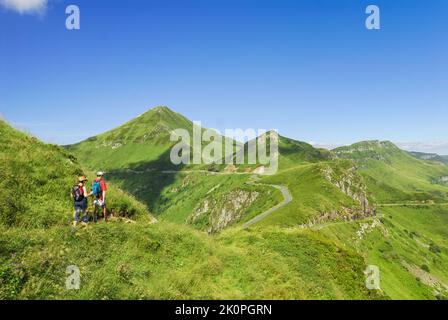 Francia. Auvergne. Cantal (15) Escursionismo sulle montagne del Cantal vicino Puy Mary Foto Stock