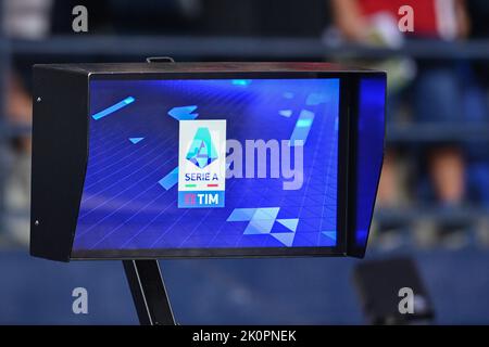 Empoli, Italia. 12th Set, 2022. Il VAR monitor durante l'Empoli FC vs COME Roma, calcio italiano Serie A match in Empoli, Italia, Settembre 12 2022 Credit: Independent Photo Agency/Alamy Live News Foto Stock