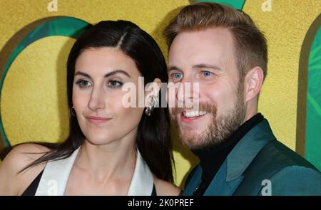 West Hollywood, Stati Uniti. 13th Set, 2022. Jen Statsky, Travis Helwig arriva al ricevimento HBO e HBO Max Post Emmys che si tiene presso il San Vicente Bungalows di West Hollywood, CA lunedì 12 settembre 2022 . (Foto di Juan Pablo Rico/Sipa USA) Credit: Sipa USA/Alamy Live News Foto Stock