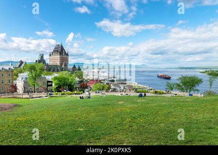 Vista sulla città vecchia di Quebec City con Chateau Frontenac e il fiume San Lorenzo Foto Stock