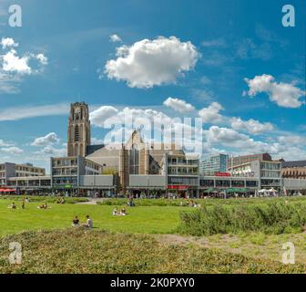 La piazza del mercato con la chiesa di Laurens, Rotterdam, Zuid-Holland, Paesi Bassi, città, villaggio, campo, prato, estate, persone, *** Didascalia locale *** Foto Stock