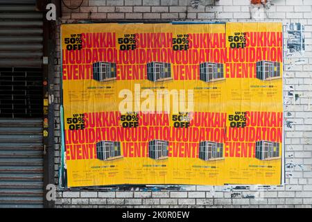 Nel mese di Elul, prima della festa di Sukkot, appaiono i segni di un evento di liquidazione di Sukkah. Su Lee Avenue a Williamsburg, Brooklyn, New York. Foto Stock