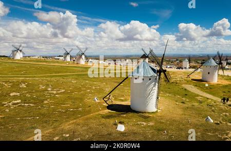 Mulini a vento in campo de Criptana Foto Stock
