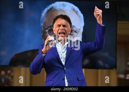 Brian Stokes Mitchell partecipa alla cerimonia di dedicazione del James Earl Jones Theater il 12 settembre 2022 a New York. Foto Stock