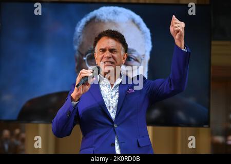 Brian Stokes Mitchell partecipa alla cerimonia di dedicazione del James Earl Jones Theater il 12 settembre 2022 a New York. Foto Stock