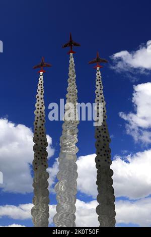 The Red Arrows Memorial a Bournemouth Town, Dorset, England, UK il Jon Eggin Memorial è stato creato dopo la sua morte, pilotando il suo Hawk T1 jet, Whi Foto Stock