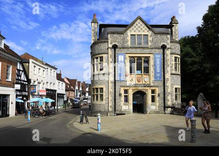 Esterno del museo pubblico di Winchester, Winchester City, Hampshire County; Inghilterra; Gran Bretagna, REGNO UNITO Foto Stock