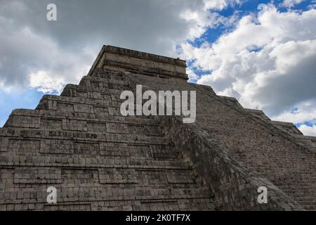 Cima della piramide di Kukulkan a Chichen Itza Foto Stock