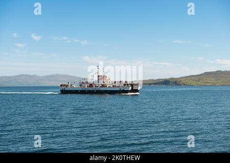 Traghetto CalMac da Mllaig a Armadale sull'isola di Skye Foto Stock