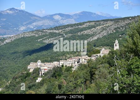 Vista panoramica di Caramanico Terme, un paese dell'Abruzzo. Foto Stock