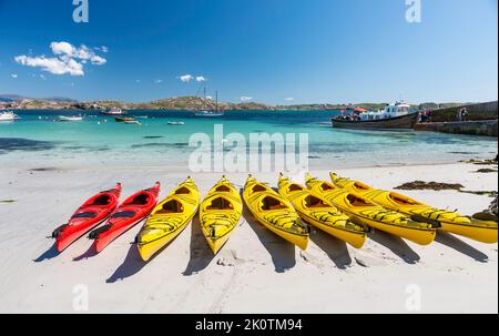 Kayak a White Sand Beach Iona Scotland Foto Stock