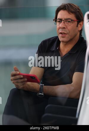 Torino, Italia. 13th Set, 2022. Manuel Rui Costa SL Benfica Presidente reagisce mentre assiste la sessione di formazione allo Stadio Juventus di Torino. Data foto: 13th settembre 2022. Il credito per le immagini dovrebbe essere: Jonathan Moskrop/Sportimage Credit: Sportimage/Alamy Live News Foto Stock