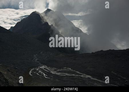 Dramatischer Blick auf eine Schwemmebene bei Orny in den Walliser Alpen Foto Stock