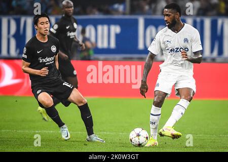 Marsiglia, Francia. 13th Set, 2022. Daichi Kaama di Eintracht Francoforte e Gerson di Marsiglia durante la UEFA Champions League, partita di calcio del Gruppo D tra Olympique de Marseille e Eintracht Francoforte il 13 settembre 2022 allo stadio Orange Velodrome di Marsiglia, Francia - Foto Matthieu Mirville/DPPI Credit: DPPI Media/Alamy Live News Foto Stock