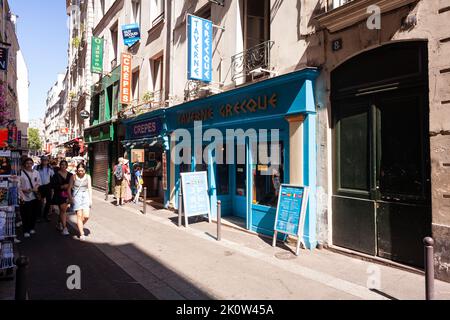 Parigi, Francia - Luglio, 15: Vista del tipico ristorante greco chiamato taverne Grecque il 15 luglio 2022 Foto Stock