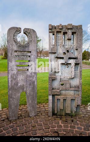 New Town Art, 'The Henge' una scultura in cemento a Pitteuchar, Glenrothes, Fife, Scozia. Foto Stock