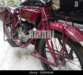 Il Museo del motore di riga, il più grande museo di veicoli nei paesi baltici, sono esposti, automobili, motociclette che raccontano la storia di automobili e motori Foto Stock