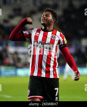 Il Rhian Brewster di Sheffield United celebra il primo goal del gioco durante la partita del campionato Sky Bet al Swansea.com Stadium, Swansea. Data immagine: Martedì 13 settembre 2022. Foto Stock