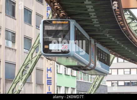 Wuppertal september2022: La ferrovia sospesa Wuppertal è un sistema di trasporto pubblico di Wuppertal, inaugurato il 1 marzo 1901 Foto Stock