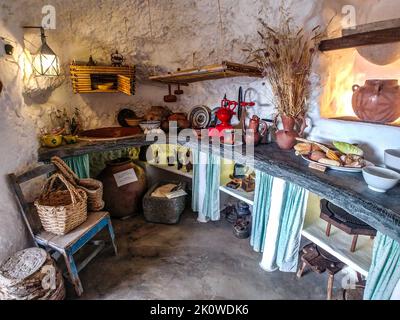 Interni delle grotte del Museo Etnografico Casas Cuevas ad Artenara, Gran Canaria, Spagna in Europa Foto Stock