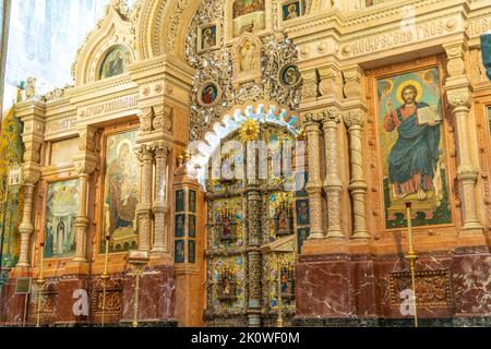 RUSSIA, PETERSBURG - 21 agosto 2022: petersburg san russia chiesa di cristo ortodosso russo punto di riferimento san, per il sangue icona in gesù per la religione bibbia Foto Stock