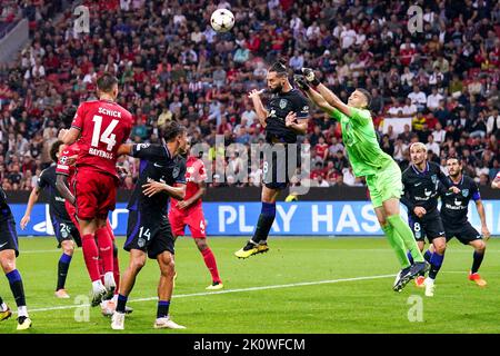 Leverkusen, Germania. 13th Set, 2022. LEVERKUSEN, GERMANIA - 13 SETTEMBRE: Felipe di Atletico Madrid, Ivo Grbic di Atletico Madrid durante la UEFA Champions League - incontro di Gruppo B tra Bayer 04 Leverkusen e Atletico Madrid alla BayArena il 13 settembre 2022 a Leverkusen, Germania (Foto di Rene Nijhuis/Orange Pictures) Credit: Orange Pics BV/Alamy Live News Foto Stock