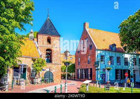 Città storica di Greetsiel, Krummhoern, Mare del Nord, Germania Foto Stock
