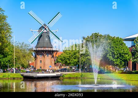 Mulino a vento a Papenburg, bassa Sassonia, Germania Foto Stock