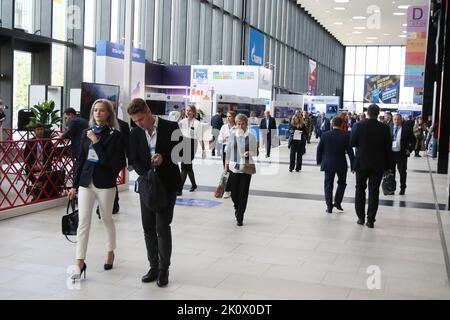 San Pietroburgo, Russia. 13th Set, 2022. La gente visita il Forum Internazionale del gas di San Pietroburgo 2022 (SPIGF 2022). (Foto di Konstantinov/SOPA Images/Sipa USA) Credit: Sipa USA/Alamy Live News Foto Stock