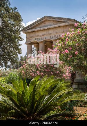 Vista del monumento di Sir Alexander Ball a la Valletta, Malta. Foto Stock