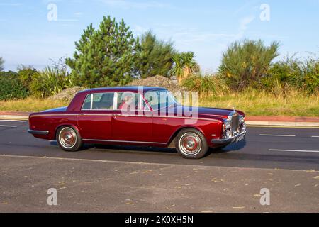 1970 Red Rolls Royce Silver Shadow 6230cc 3 Speed automatico, all'evento Southport Classic Car and Speed sul lungomare. REGNO UNITO Foto Stock