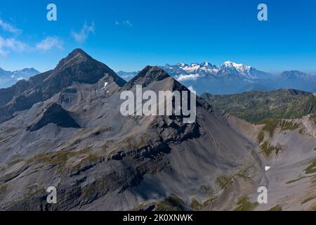 Vista sul Passo Fenestral fino al massiccio del Monte Bianco, le Alpi Bernesi, Ovronnaz, Vallese, Svizzera Foto Stock