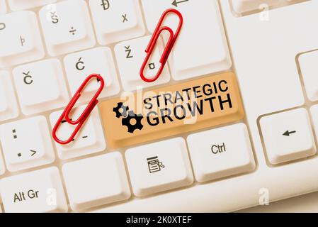 Segno che visualizza il piano strategico di Growthcreate o programma per aumentare le scorte o il miglioramento. Parola per generare il programma o programma per aumentare gli stock o. Foto Stock