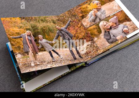 libro fotografico di famiglia dalle riprese autunnali Foto Stock