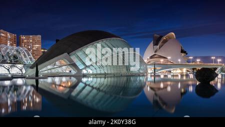 Cinema l'Hemisfèric Imax alla Città delle Arti e delle Scienze (Ciutat de les Arts i les Ciències) a Valencia, Spagna. Foto Stock