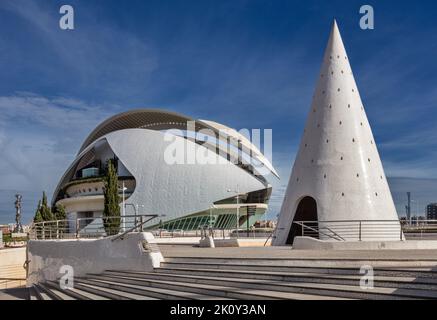 Palau de les Arts Reina Sofía presso la Città delle Arti e delle Scienze (Ciutat de les Arts i les Ciències) a Valencia, Spagna. Foto Stock