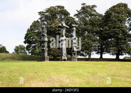 Henry Moore's: Motivi verticali delle sculture No. 1 (Glenkiln Cross): No 2; No 7 in esposizione allo Yorkshire Sculpture Park, Wakefield, Regno Unito Foto Stock