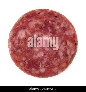 Vista dall'alto di una singola fetta di salame secco isolato su sfondo bianco. Foto Stock