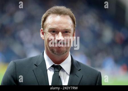 Russell Watson prima del PNE Tribute alla Queen Elizabeth II alla partita di campionato Sky Bet al Deepdale Stadium, Preston. Data immagine: Martedì 13 settembre 2022. Foto Stock