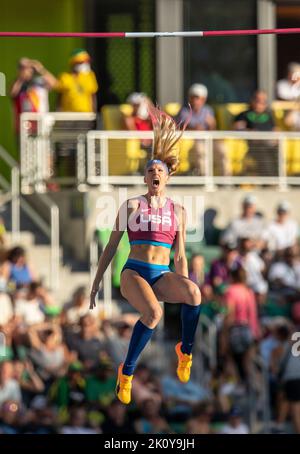 Sandi Morris degli Stati Uniti gareggiando nella finale femminile della pole vault ai Campionati mondiali di atletica, Hayward Field, Eugene, Oregon USA per il 17th Foto Stock