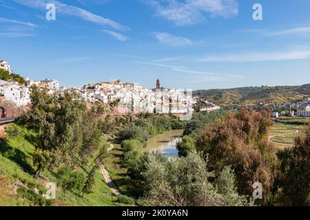 Vista del villaggio di Montoro, una città e un comune nella provincia di Cordoba, nel sud della Spagna, nella parte nord-centrale della comunità autonoma di A. Foto Stock