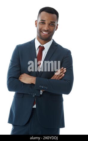 Sentirsi galleggianti sul suo futuro. Un bel uomo d'affari sorridente con le braccia ripiegate mentre isolato su bianco. Foto Stock