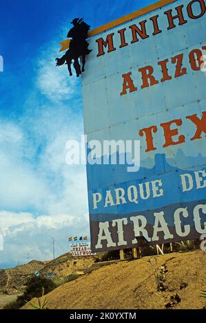 billboard del parco divertimenti di minihollywood, deserto di Tabernas, Andalusia, Spagna Foto Stock